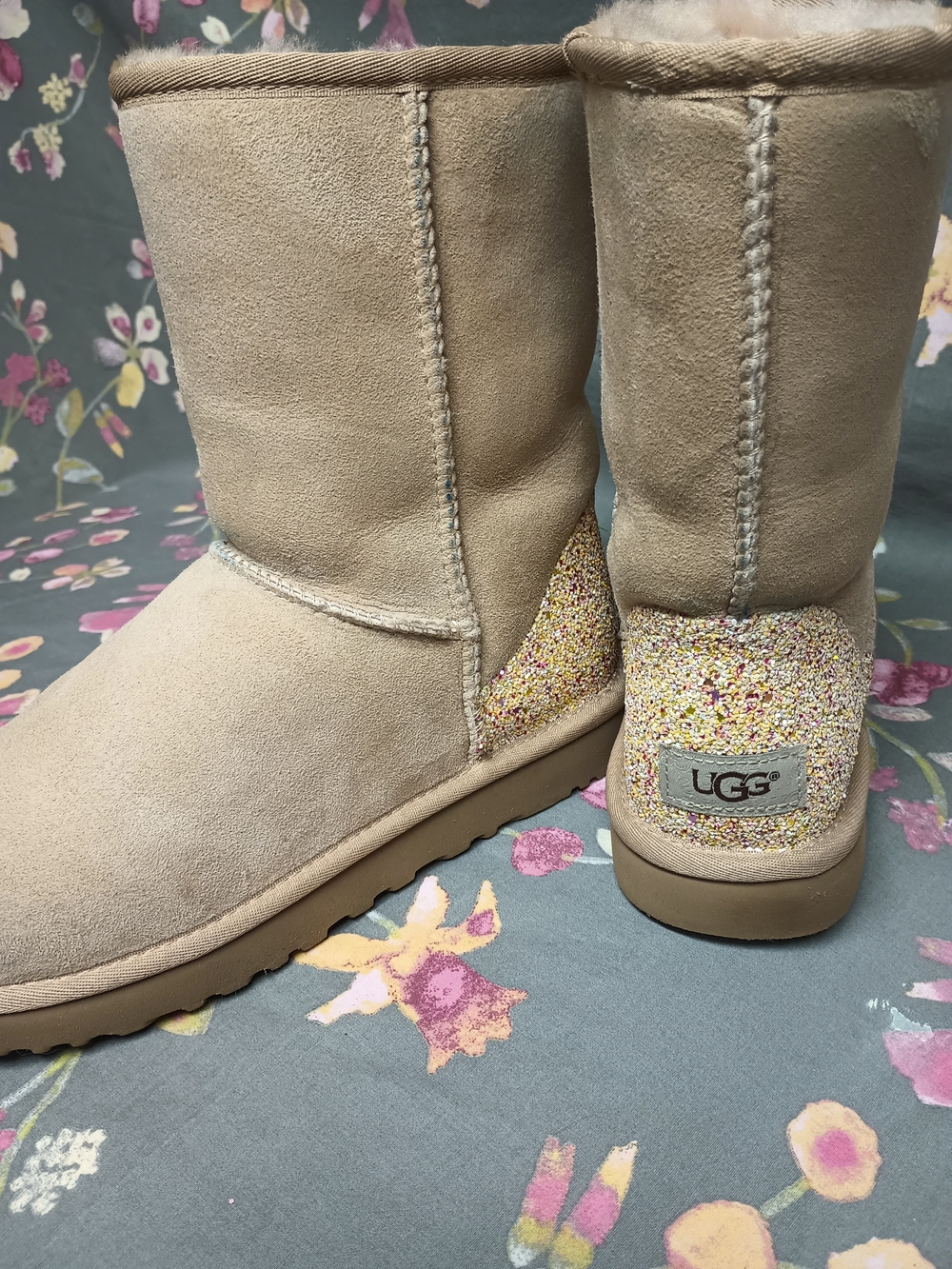 UGG Classic Short Sparkle Heel Suede Boots Sand Beige Size 8